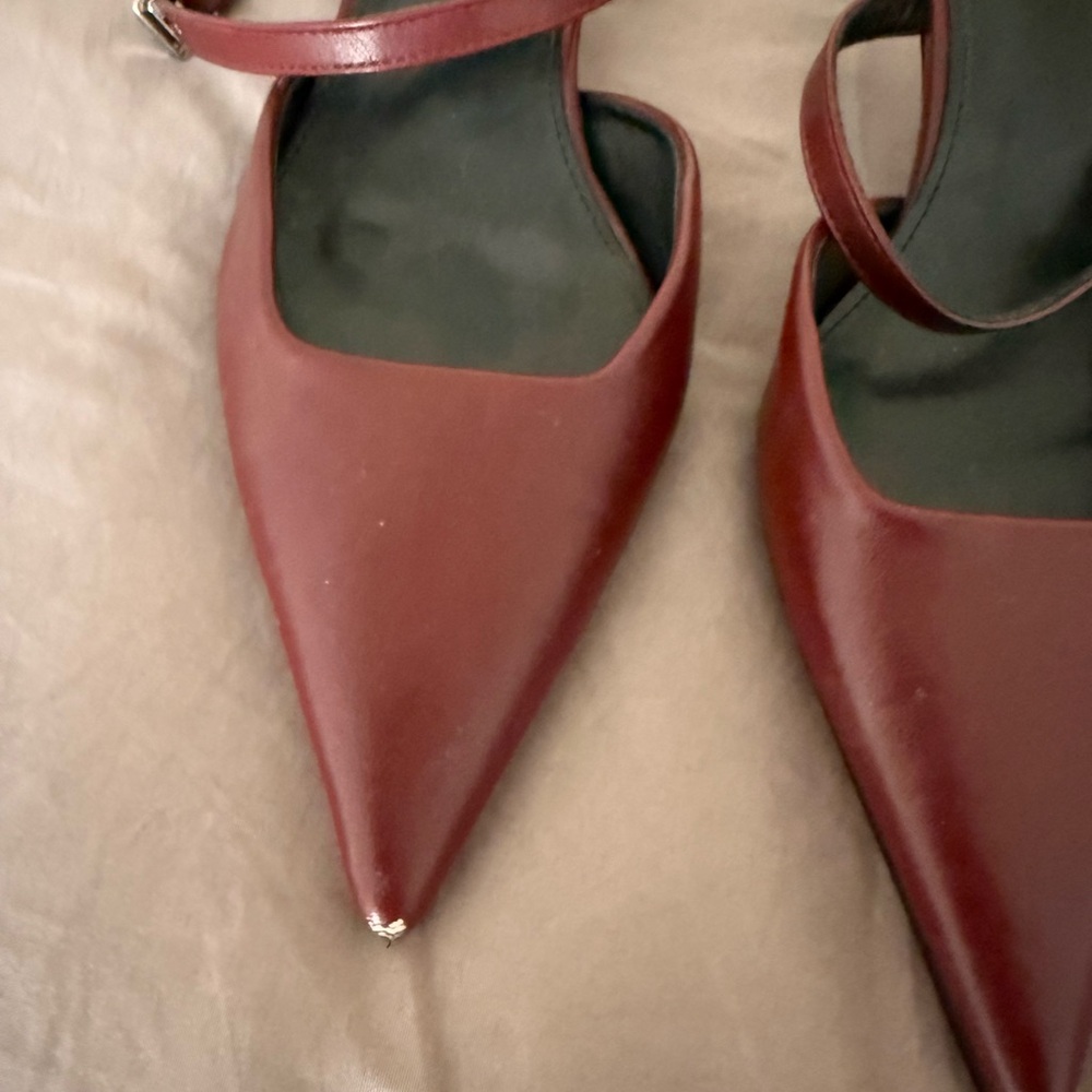 Burgundy kitten heels - Picture 2 of 3